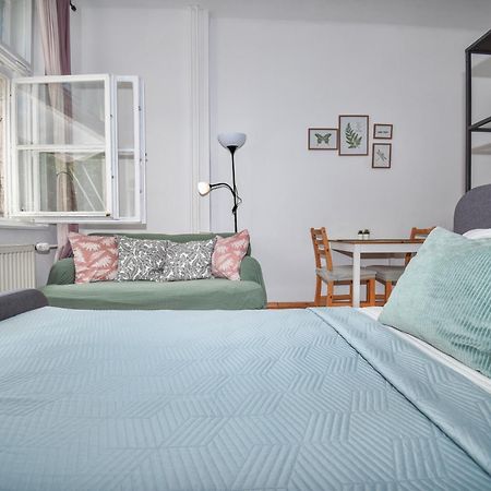Central Urban Studio - Style Meets Comfort Братислава Экстерьер фото