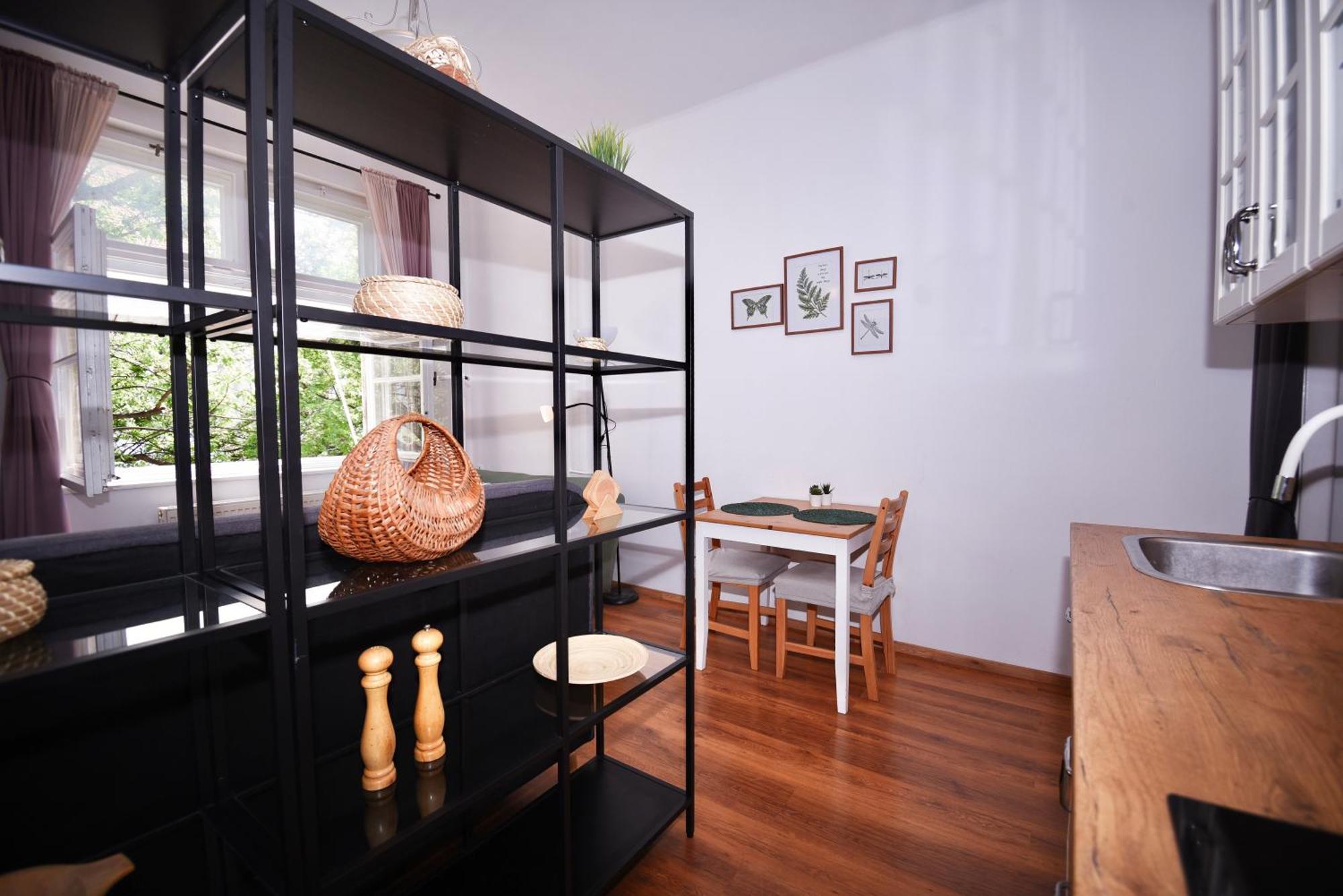 Central Urban Studio - Style Meets Comfort Братислава Экстерьер фото