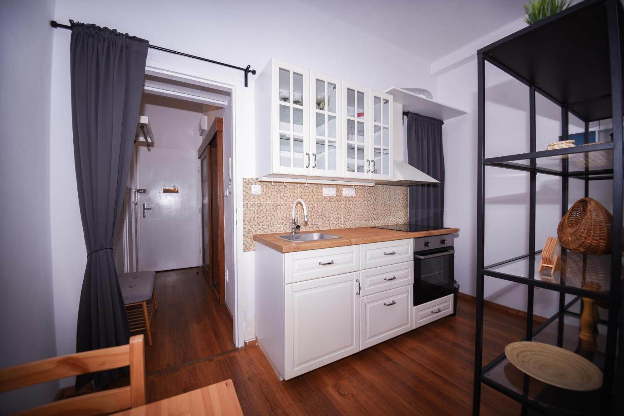Central Urban Studio - Style Meets Comfort Братислава Экстерьер фото